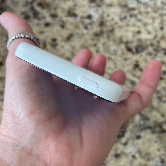 White iPhone 5c model A1532 no sim AT&T network FOR PARTS/HARDWARE ONLY…. - Picture 2 of 4